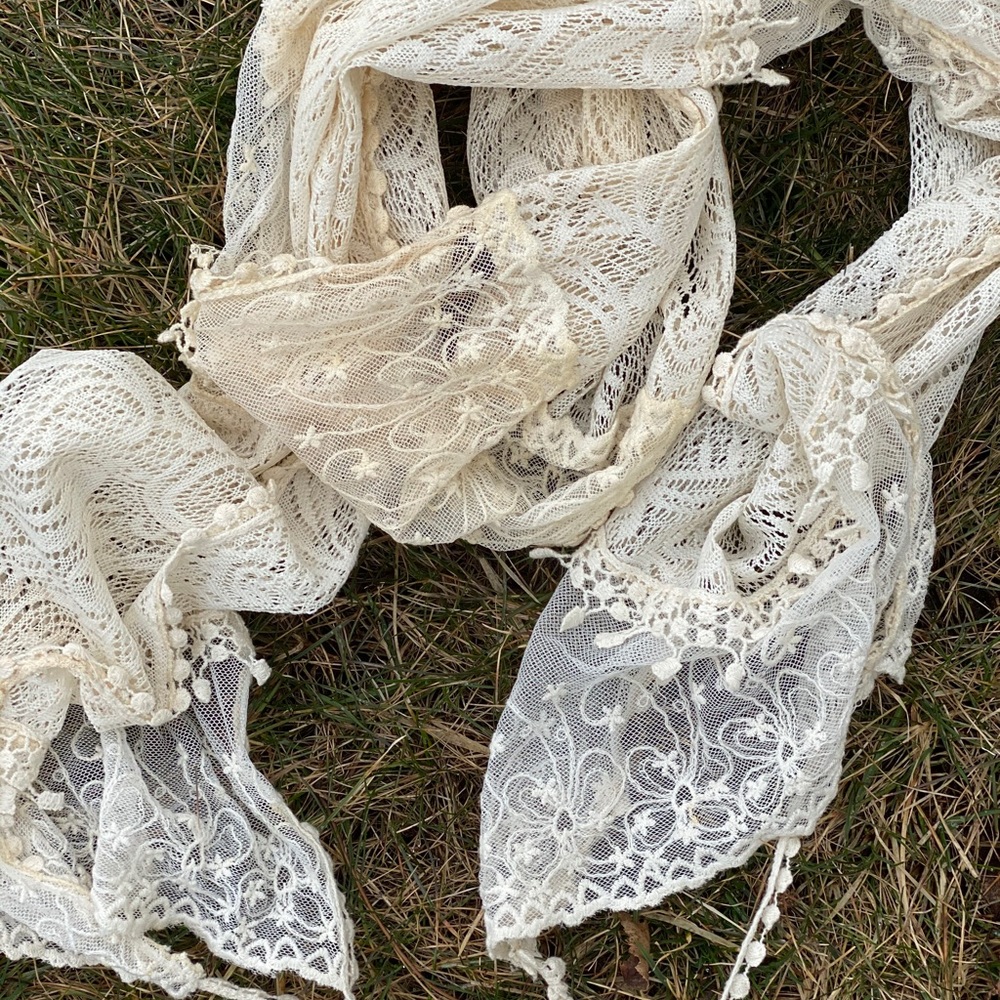 Lace scarf
